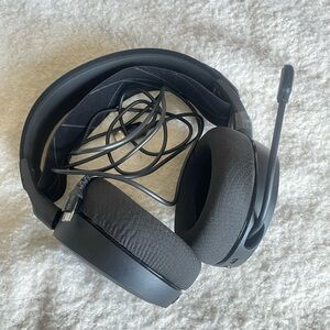 New Steelseries Black Bluetooth Gaming Headphones With Charger